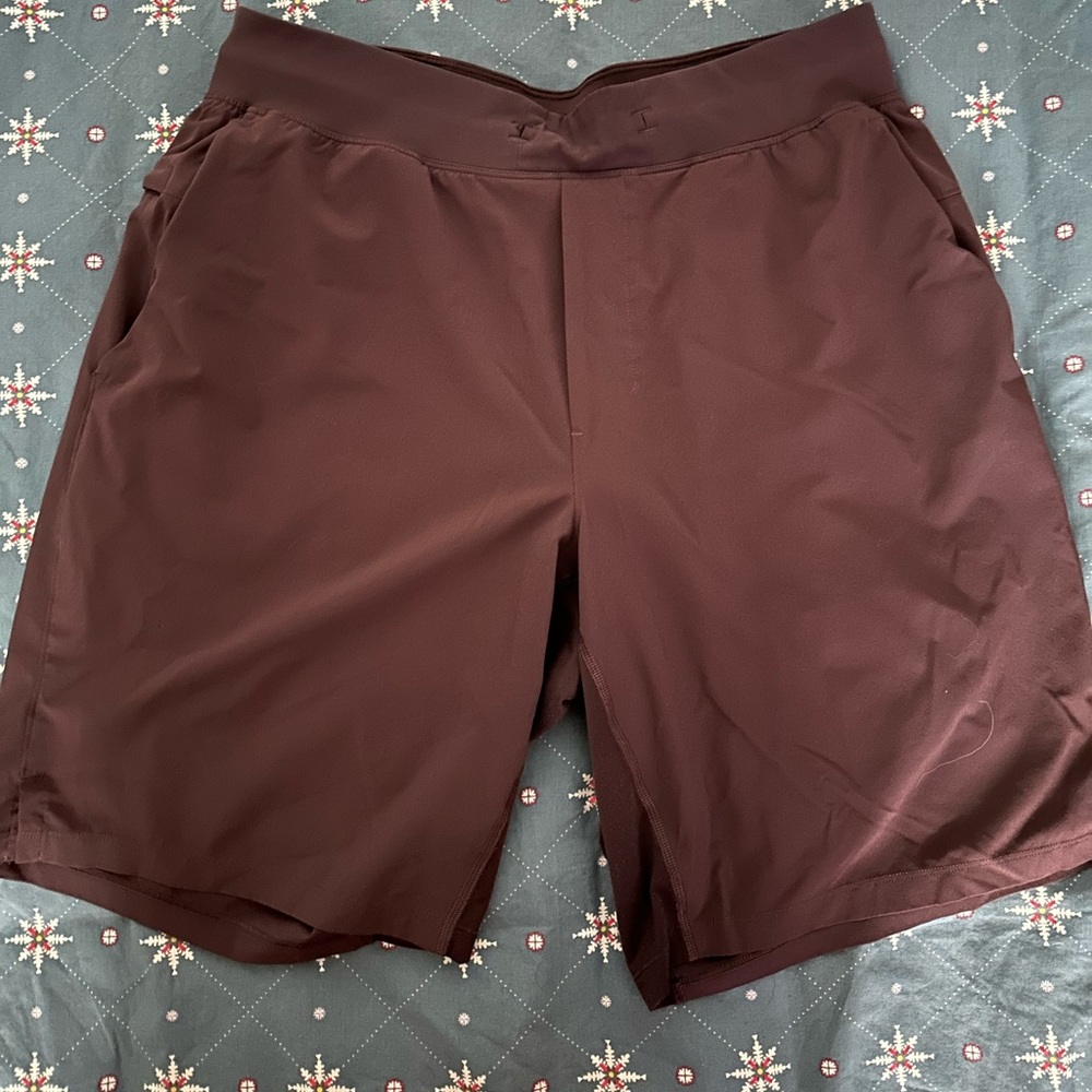 Lululemon Men gym shorts Size L